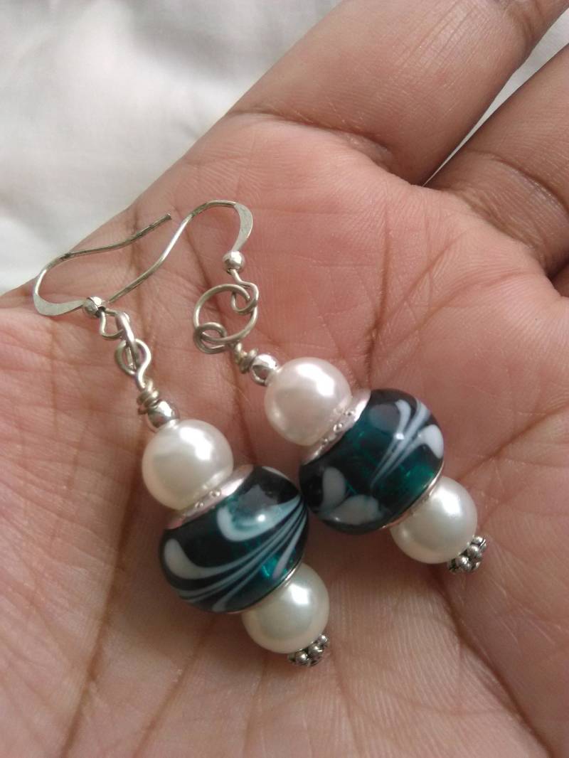 Ohrringe Aus Lampwork Und Faux Pearl Perlen von JDKCraftStudio