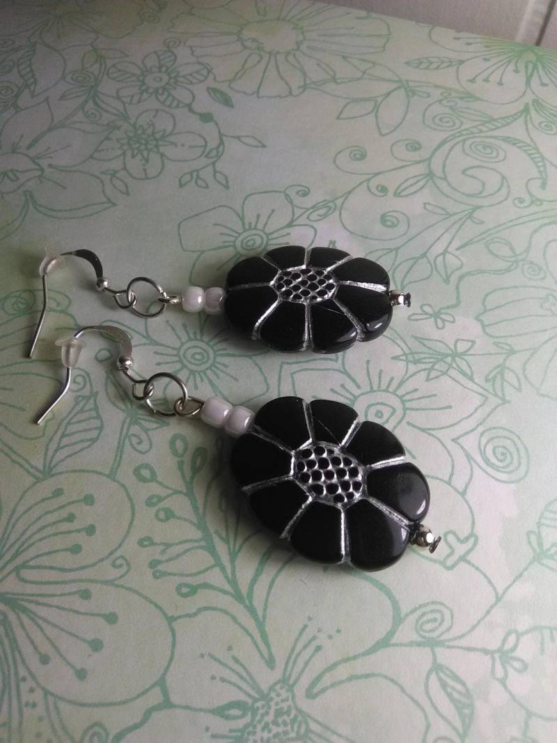 Schwarz, Weiss Und Silberne Netzohrringe von JDKCraftStudio