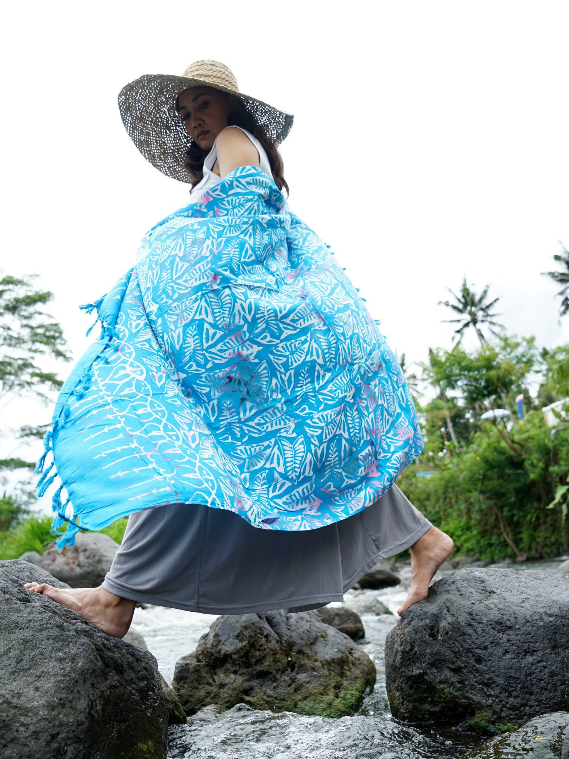 Blauer Himmel Sarong | Blumensarong Handgefertigter Strandabdeckung Abdeckung Strand Wickeln Pool Wrap Sommer Cover Up von JDLUV17