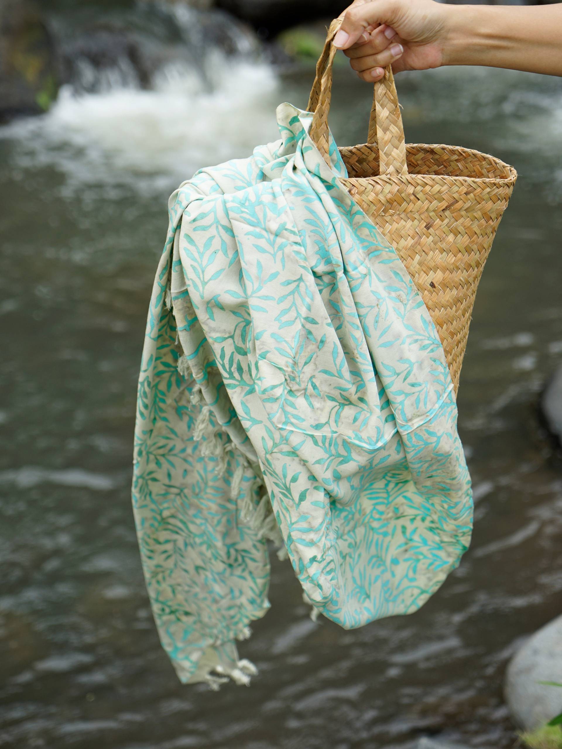 Grüner Sarong | Weißer Blumensarong Handgefertigter Strandabdeckung Abdeckung Strand Wickeln Pool Wrap Sommer Cover Up von JDLUV17