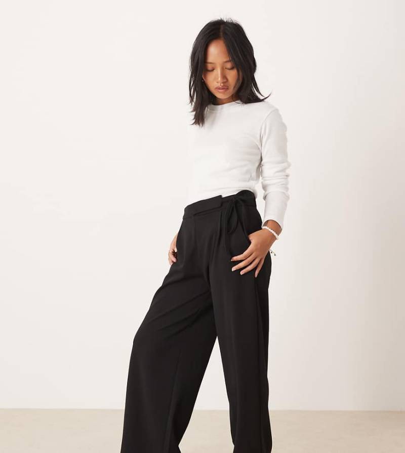 JDY Petite - Elegante Hose in Schwarz mit weitem Bein und Bindedetail von JDY Petite