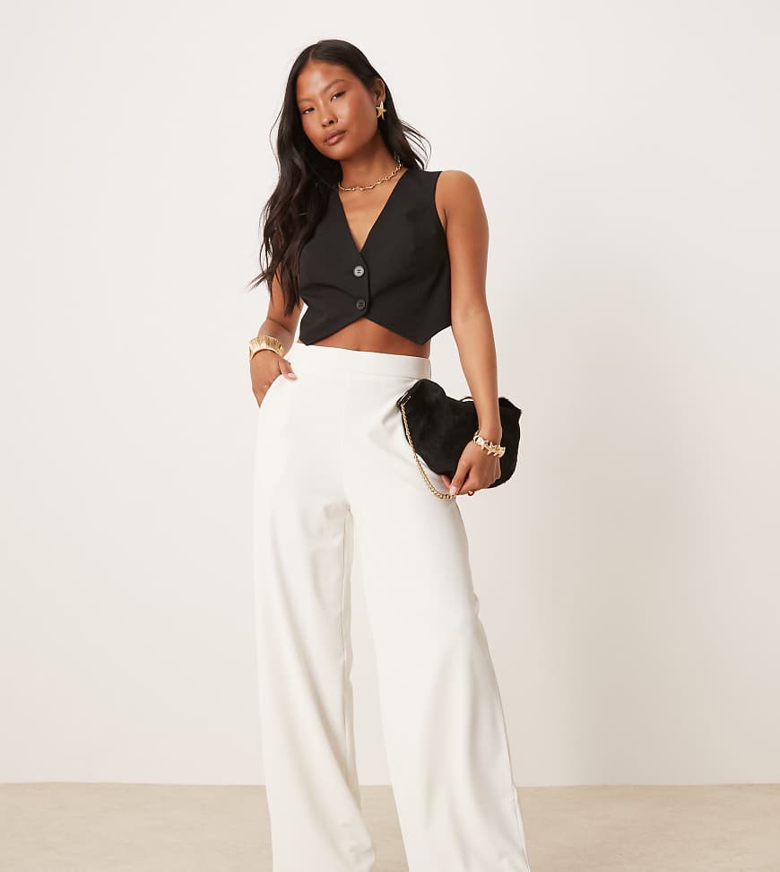 JDY Petite - Elegante Hose in Weiß mit weitem Bein JDY Petite - Elegante Hose in Weiß mit weitem Bein von JDY Petite