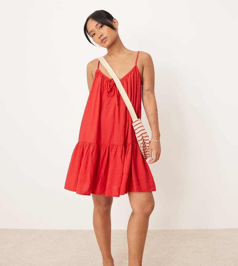 JDY Petite - Minikleid in Rot mit abgesenktem Saum von JDY Petite