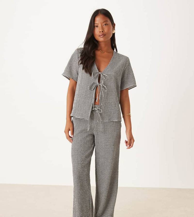 JDY Petite - Hose aus Seersucker mit weitem Bein und Vichy-Karos in Schwarz, Kombiteil von JDY Petite