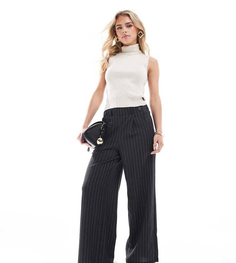 JDY Petite - Hose in Dunkelgrau mit Nadelstreifen und weitem Bein von JDY Petite