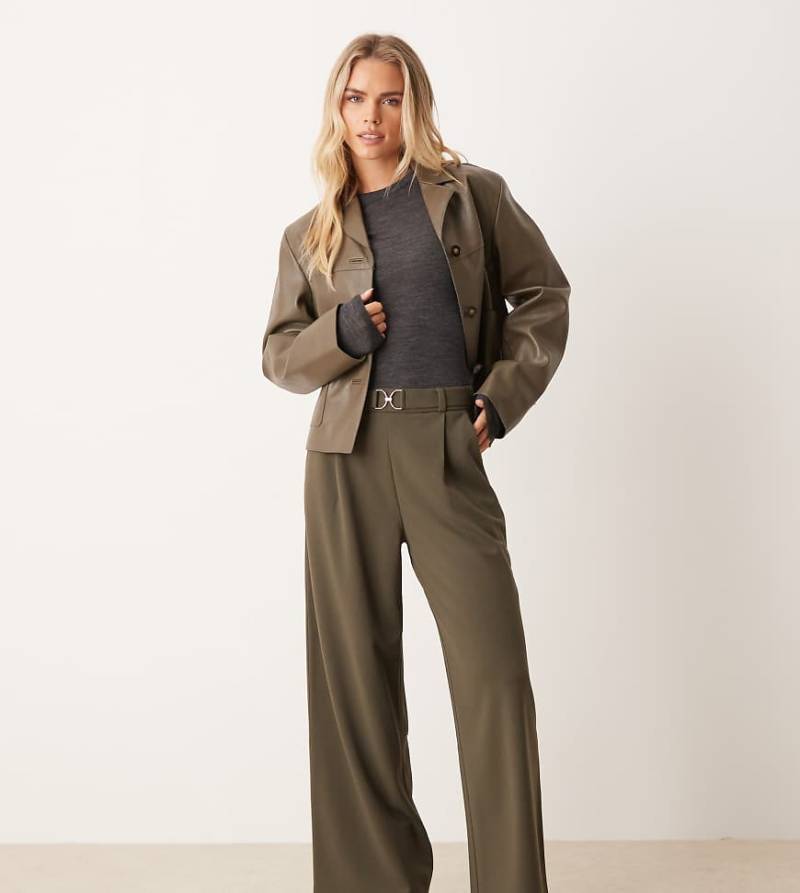 JDY Petite - Hose in Khaki mit weitem Bein und Gürteldetail-Grün von JDY Petite