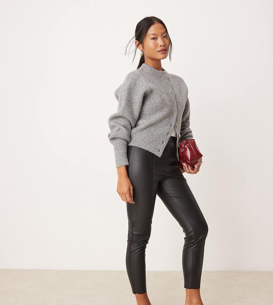 JDY Petite - Hose in Schwarz aus Kunstleder mit hohem Bund von JDY Petite