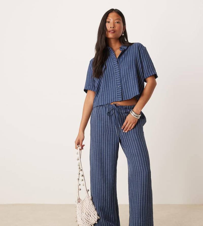 JDY Petite - Hose in gestreiftem Dunkelblau mit weitem Bein, Kombiteil von JDY Petite