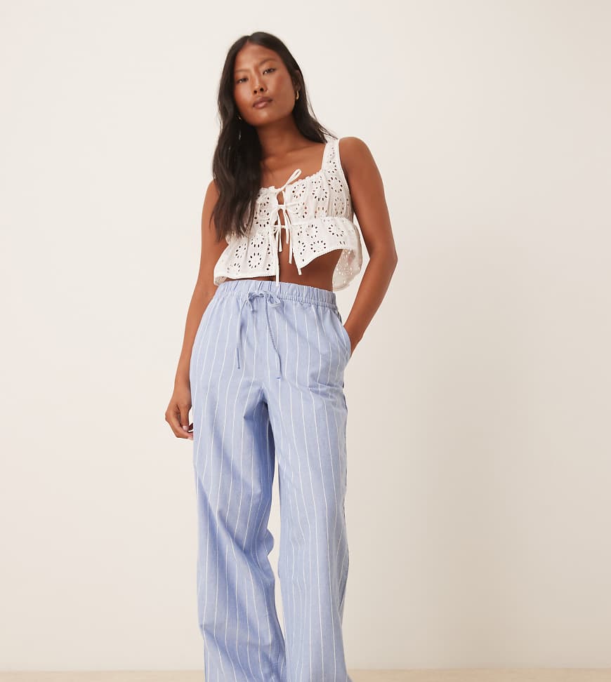 JDY Petite - Hose zum Reinschlüpfen in Hellblau mit weitem Bein und Streifen von JDY Petite