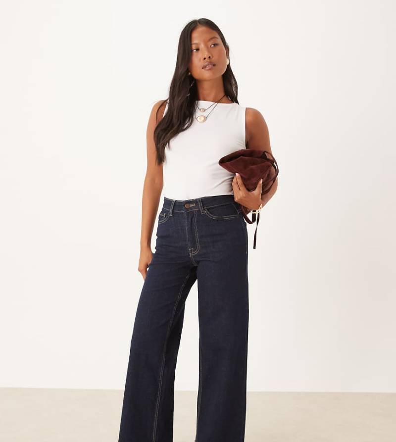 JDY Petite - Jeans aus Denim in blauer Rinse-Waschung mit weitem Bein und hohem Bund von JDY Petite