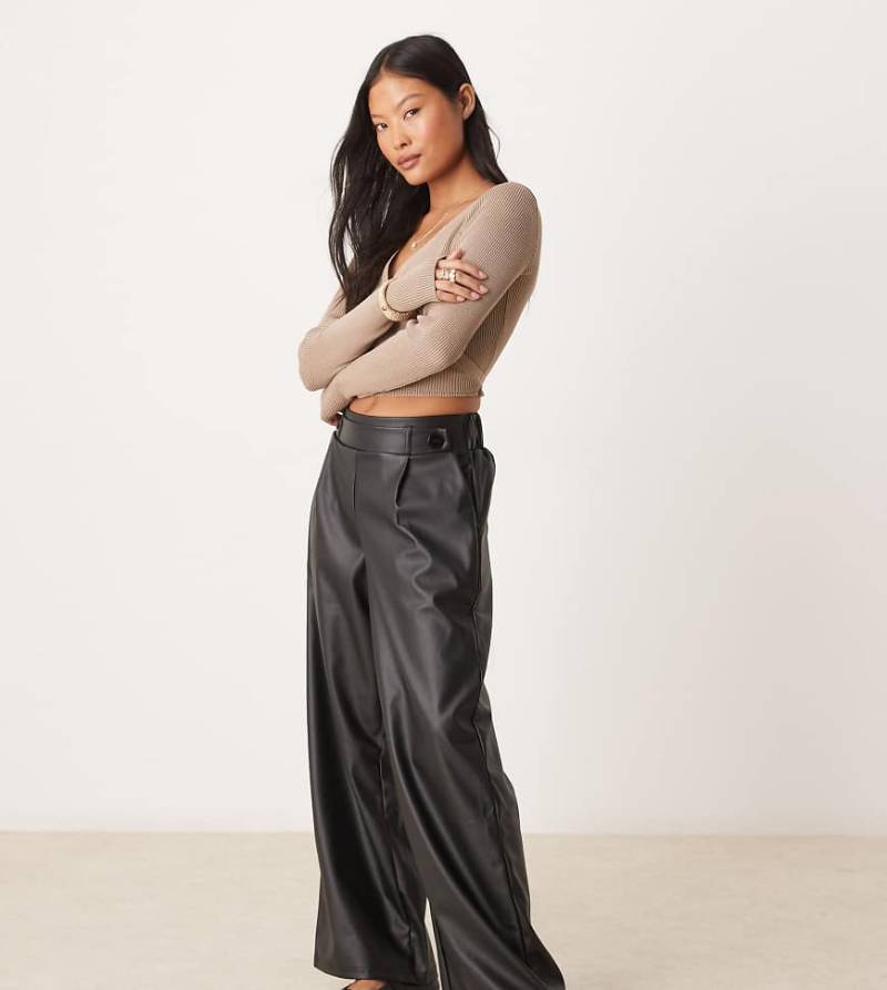 JDY Petite - Kunstleder-Hose in Schwarz mit hohem Bund und weitem Bein von JDY Petite