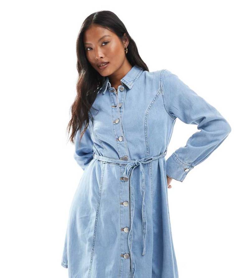 JDY Petite - Kurzes Jeanskleid in hellblauer Waschung mit Taillenschnürung von JDY Petite