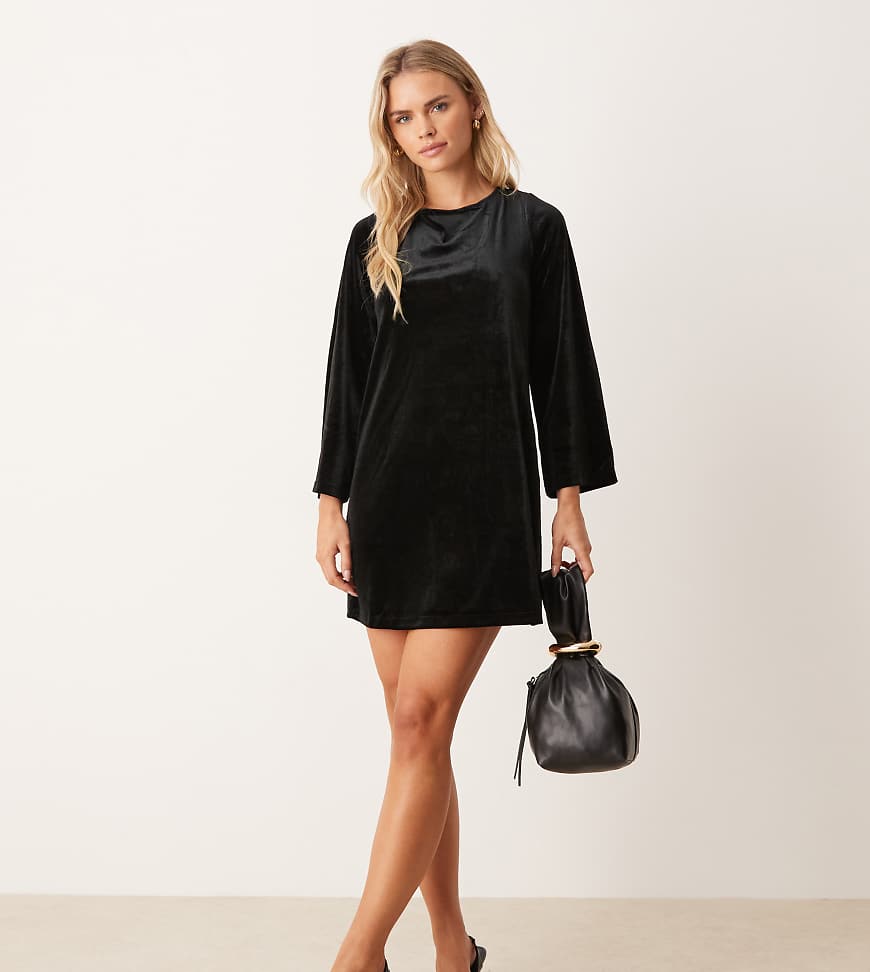 JDY Petite - Minikleid aus Samt in Schwarz mit Schleifendetail hinten von JDY Petite