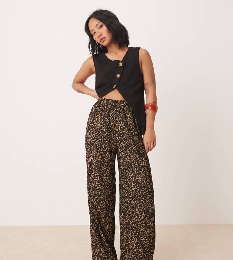 JDY Petite - Strukturierte Hose mit weitem Bein und Leopardenmuster-Braun von JDY Petite