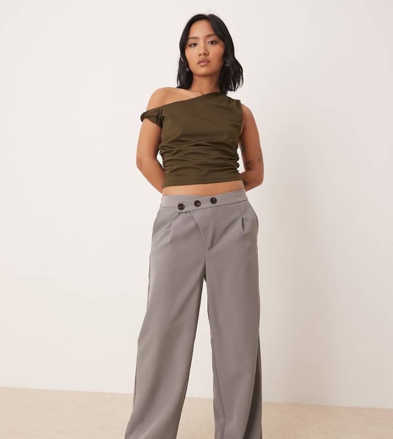 JDY Petite - Weit geschnittene Hose in Grau mit asymmetrischer Knopfleiste von JDY Petite