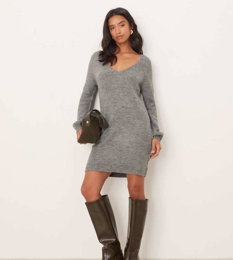 JDY - Strickkleid in meliertem Dunkelgrau mit V-Ausschnitt von JDY Petite