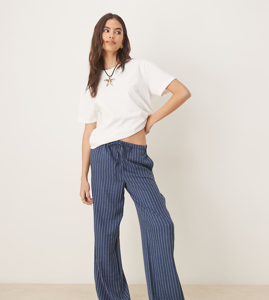 JDY Tall - Hose in gestreiftem Blau mit weitem Bein von JDY Tall