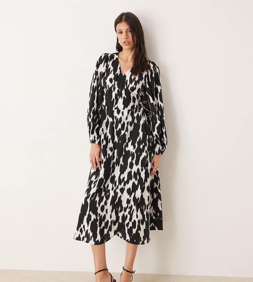 JDY Tall - Midaxi-Wickelkleid mit abstraktem Muster-Weiß von JDY Tall