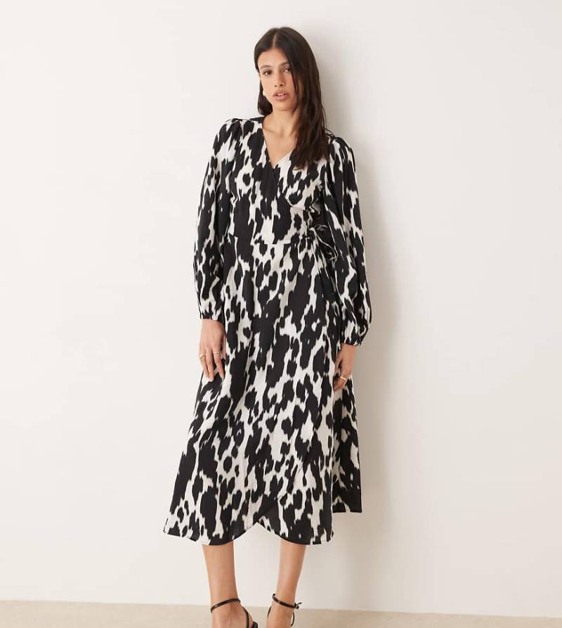 JDY Tall - Midaxi-Wickelkleid mit abstraktem Muster-Weiß von JDY Tall