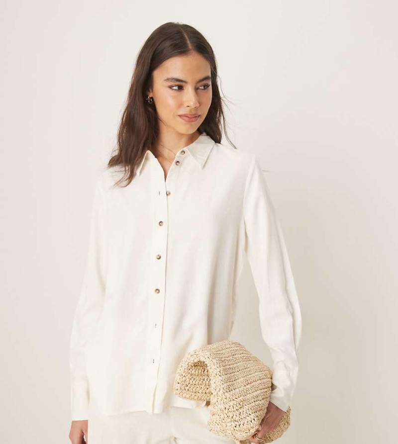 JDY Tall - Relaxed-Fit-Hemdbluse aus Leinen in Weiß, Kombiteil von JDY Tall