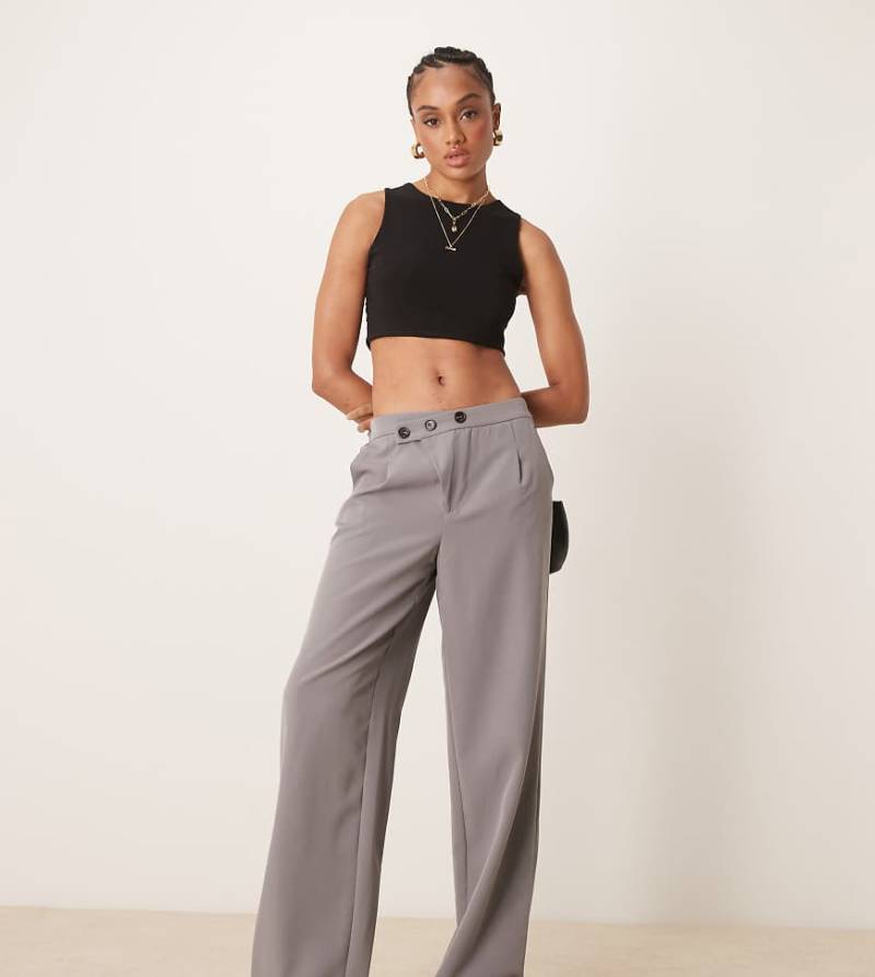 JDY Tall - Weit geschnittene Hose in Grau mit asymmetrischer Knopfleiste von JDY Tall