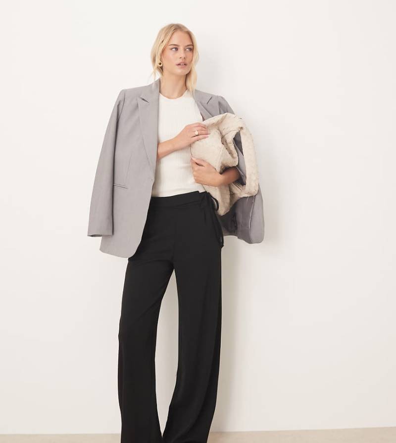 JDY Tall - Weit geschnittene Hose in Schwarz mit Schnürdetail von JDY Tall