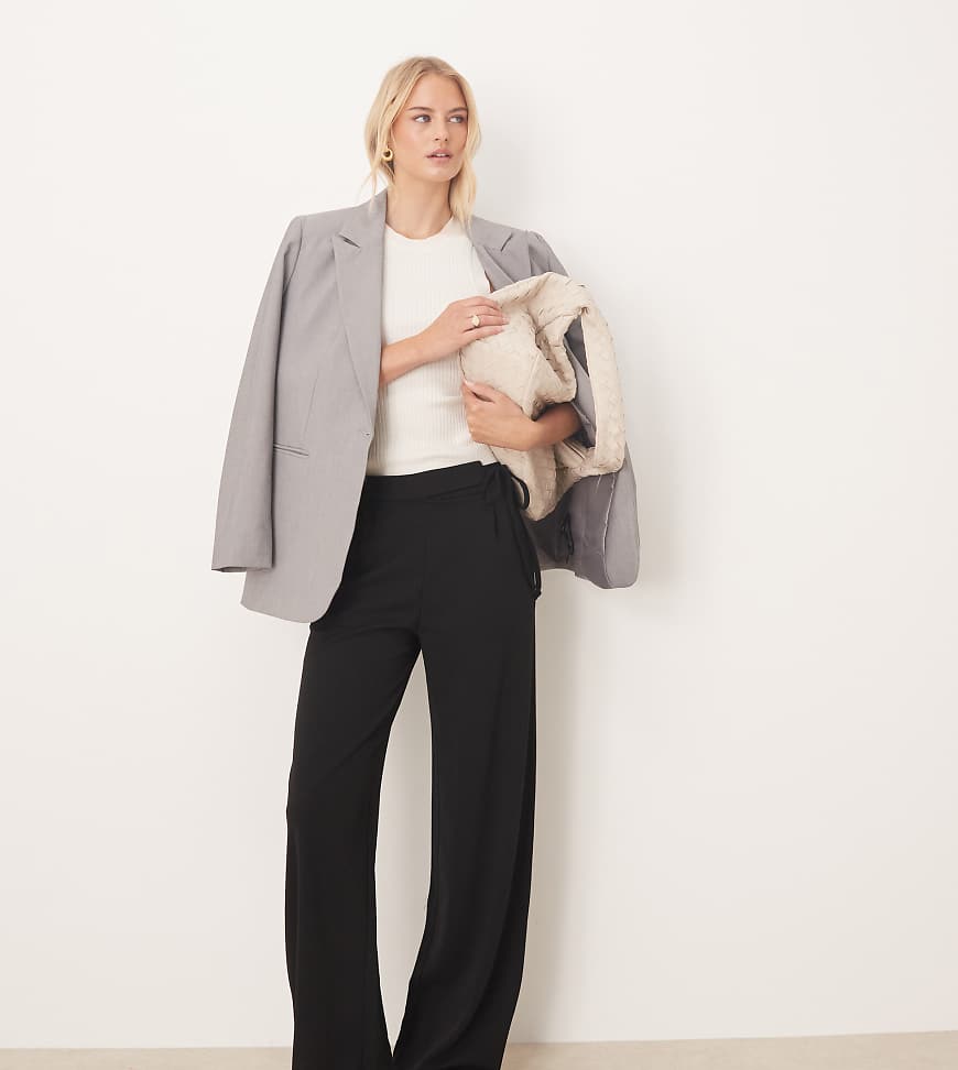 JDY Tall - Weit geschnittene Hose in Schwarz mit Schnürdetail von JDY Tall