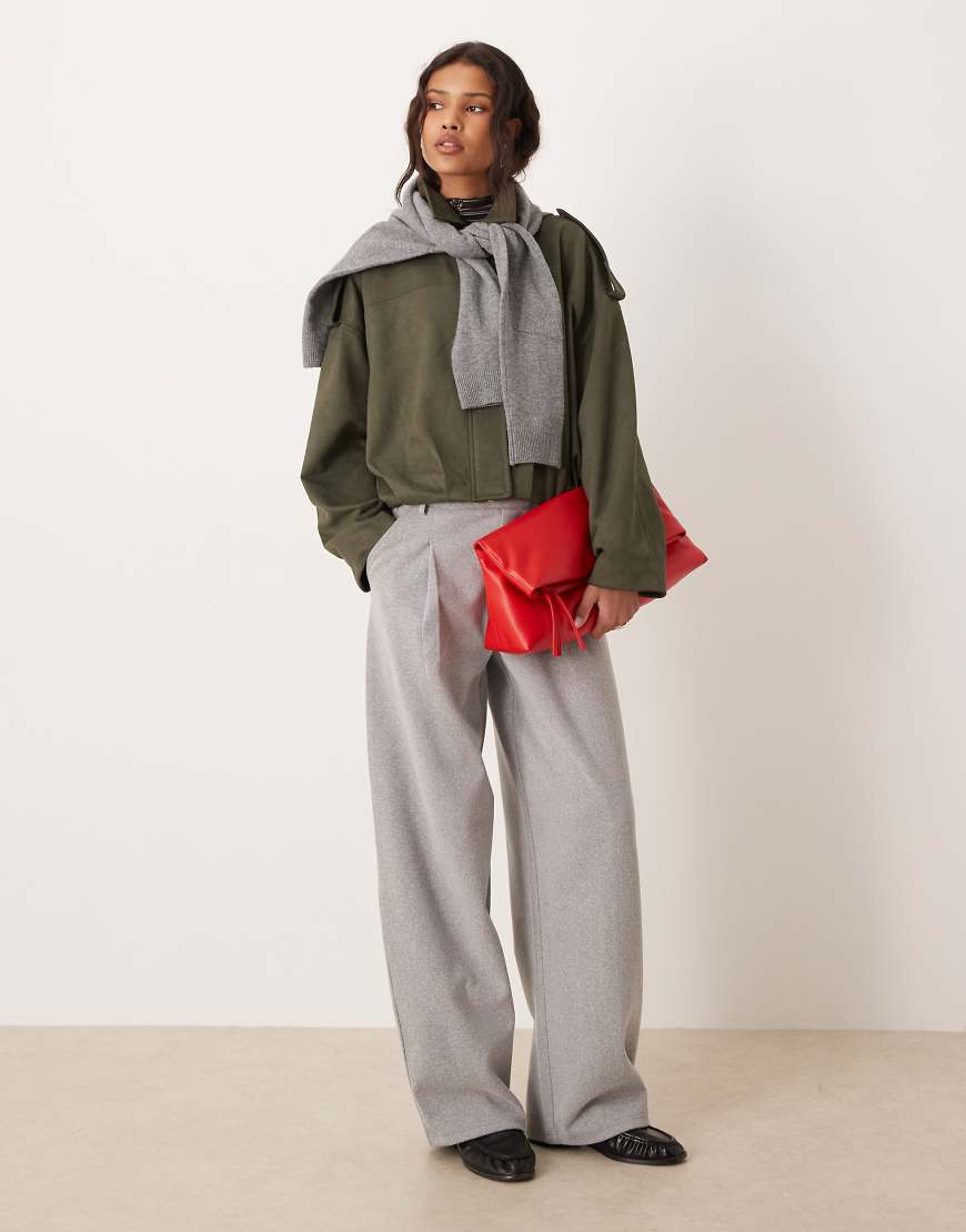 JDY - Bomberjacke aus Wildlederimitat in Khaki mit Ballonsaum-Grün von JDY