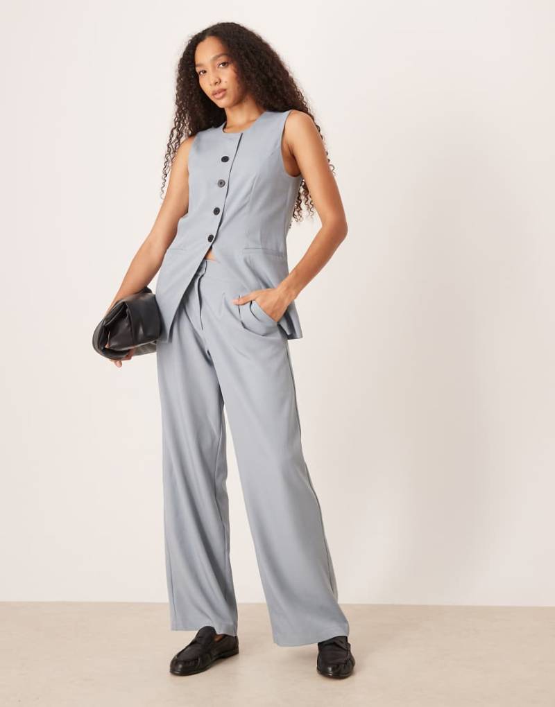 JDY - Bundfaltenhose in Staubblau mit hohem Bund und weitem Bein, Kombiteil von JDY