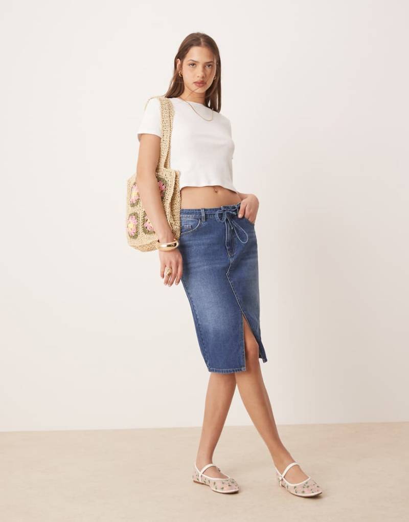 JDY - Denim-Bleistiftrock in Mittelblau mit tiefer Taille von JDY