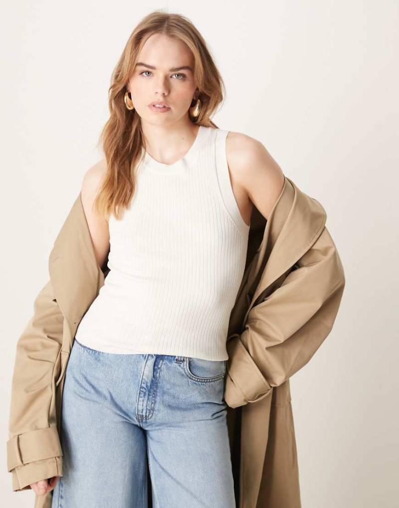 JDY - Geripptes Tanktop aus Strick in Weiß von JDY
