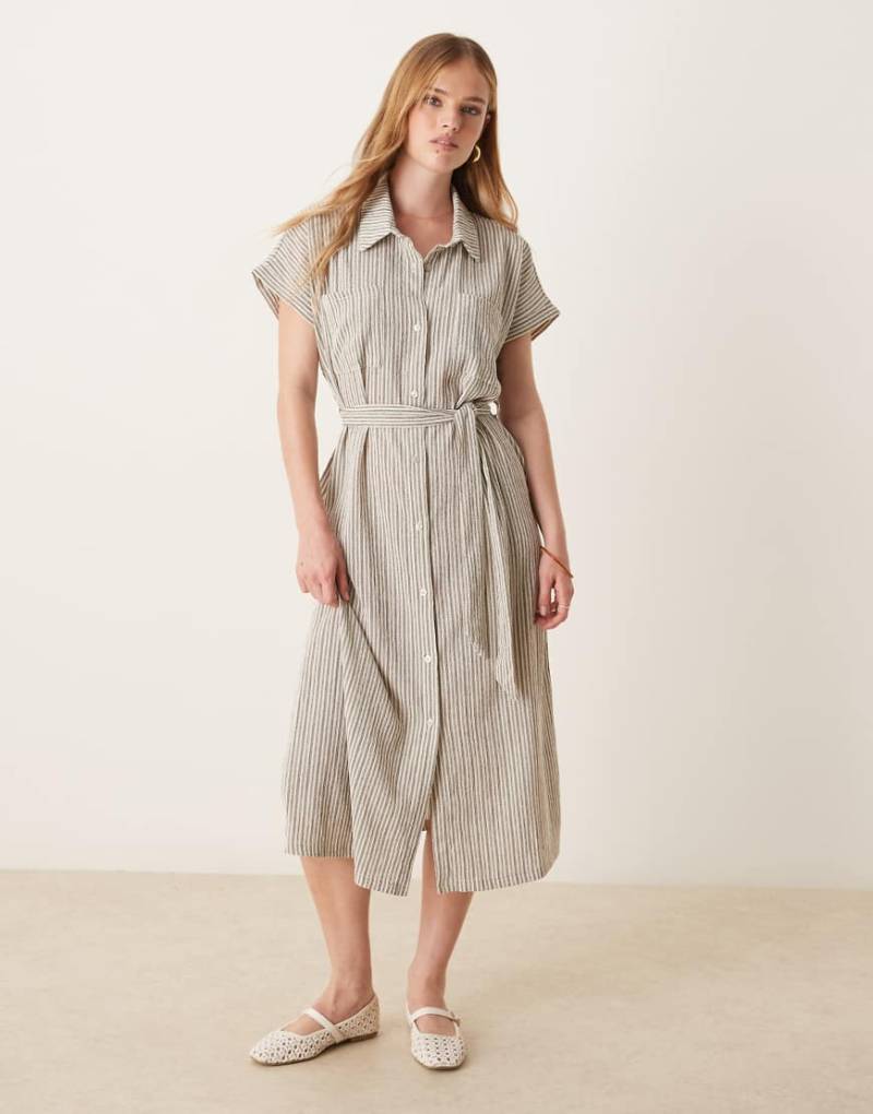 JDY - Hemdblusen-Midikleid mit Taillenschnürung und Nadelstreifen in Schwarz und Weiß von JDY