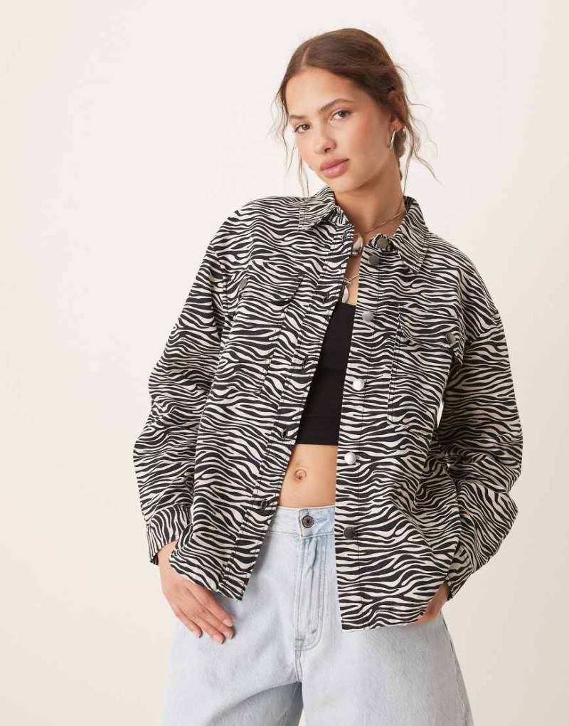 JDY - Hemdjacke aus Baumwoll-Twill mit Zebraprint-Weiß von JDY