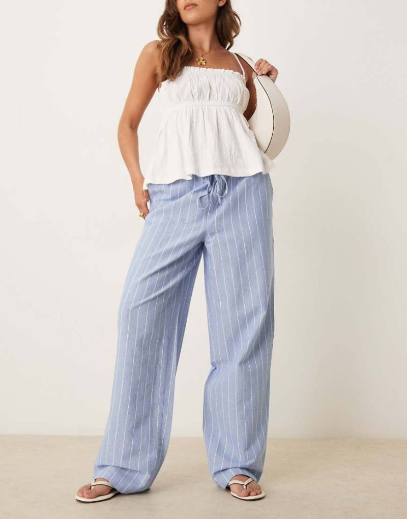 JDY - Hose in Hellblau mit Streifen und weitem Bein von JDY