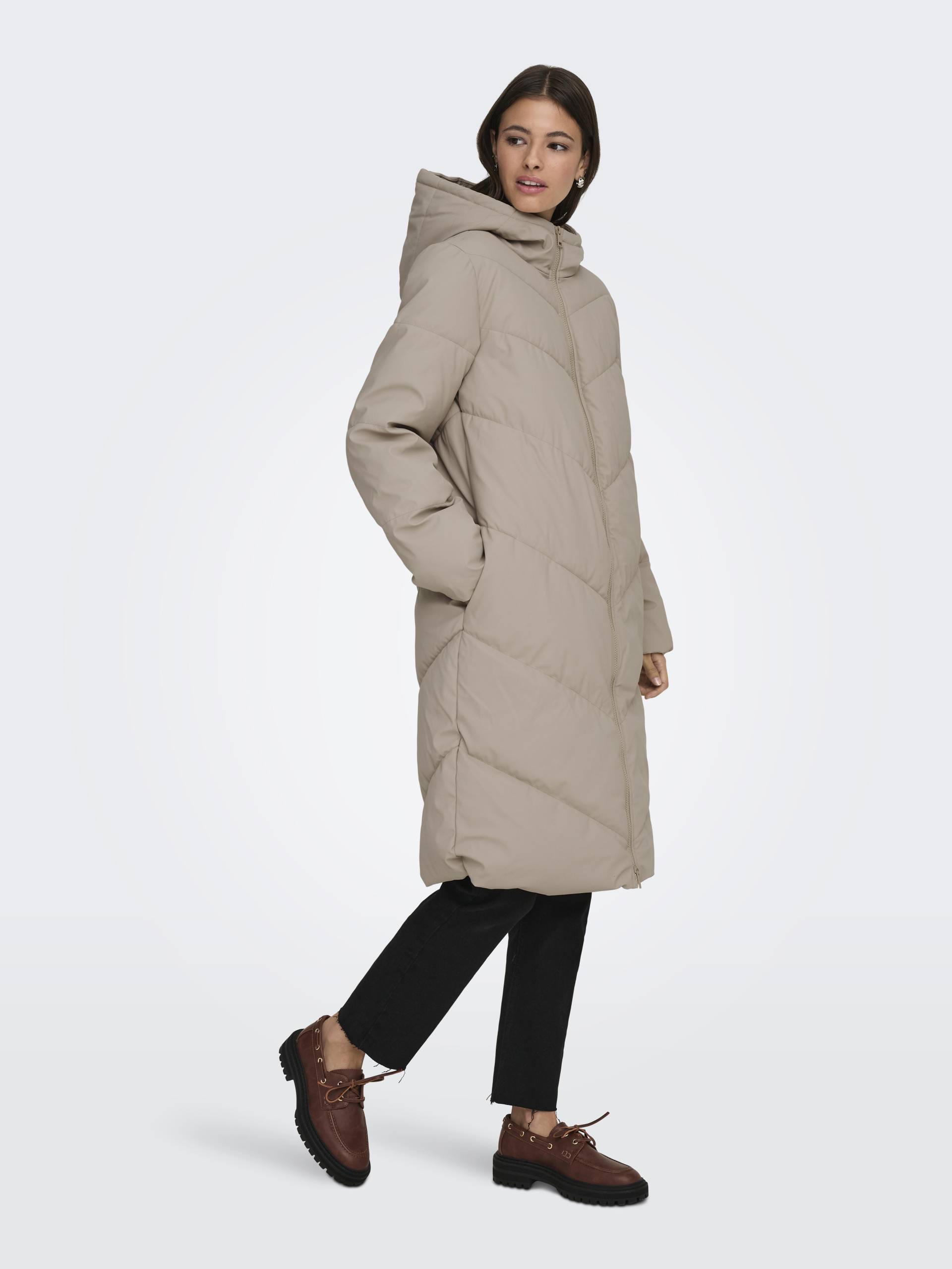 JDY - JDYULRIKKA WATER REP PUFFA OTW NOOS simply taupe - Gr. - M von JDY