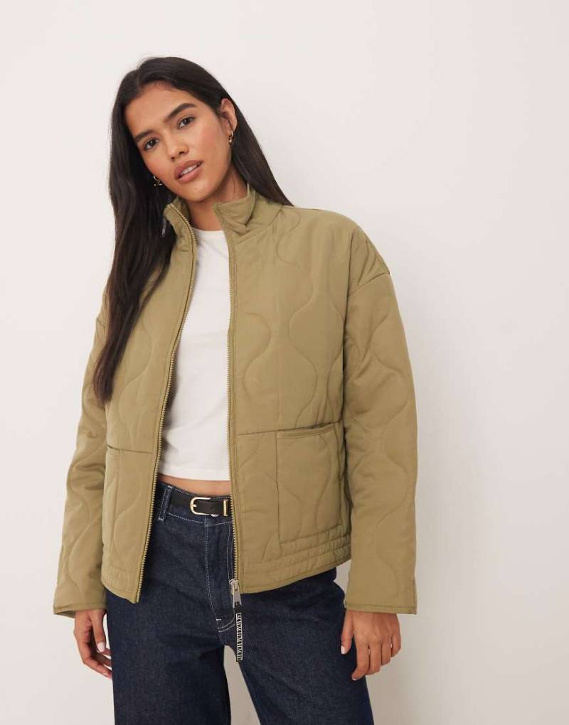 JDY - Jacke in Salbeigrün mit Zwiebelsteppung und Reißverschluss von JDY