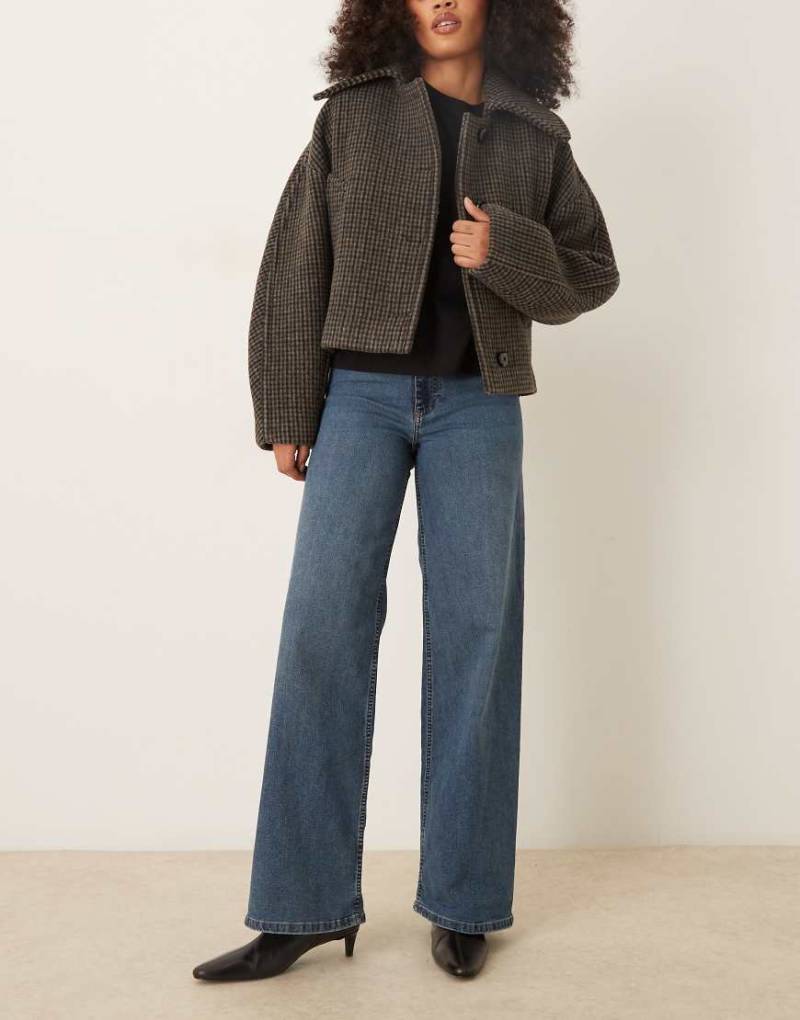 JDY - Jeans in Dunkelblau mit weitem Schnitt und hohem Bund von JDY