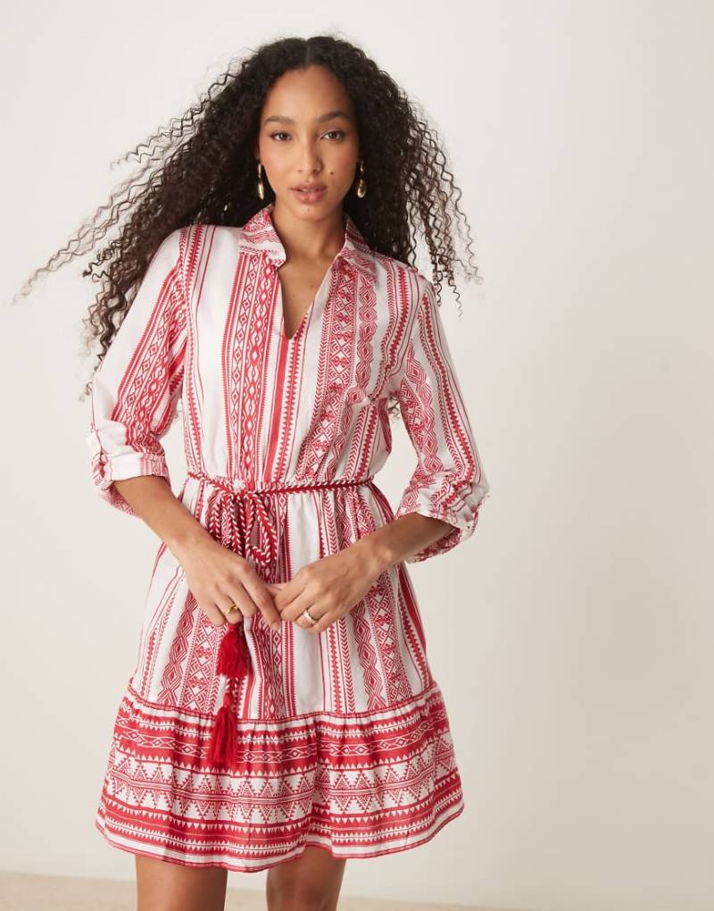 JDY - Rot gemustertes Minikleid mit Bindegürtel von JDY