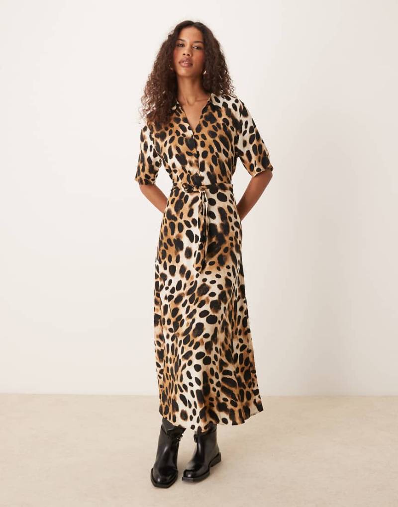 JDY - Kurzärmeliges Maxi-Hemdkleid mit Leopardenprint und Taillenbindung-Braun von JDY