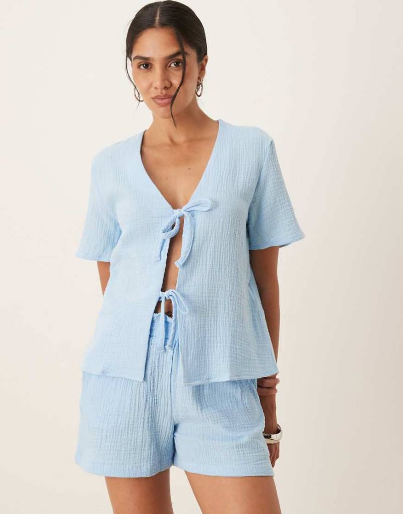 JDY - Kurzärmlige Hemdbluse aus Musselinstoff in Puderblau mit Schnürung vorn, Kombiteil von JDY