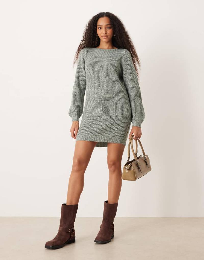 JDY - Kurzes, gestricktes Pulloverkleid in Grün mit U-Boot-Ausschnitt JDY - Kurzes, gestricktes Pulloverkleid in Grün mit U-Boot-Ausschnitt von JDY