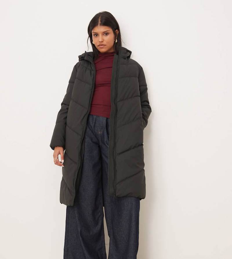 JDY - Langer, wattierter Mantel in Schwarz von JDY