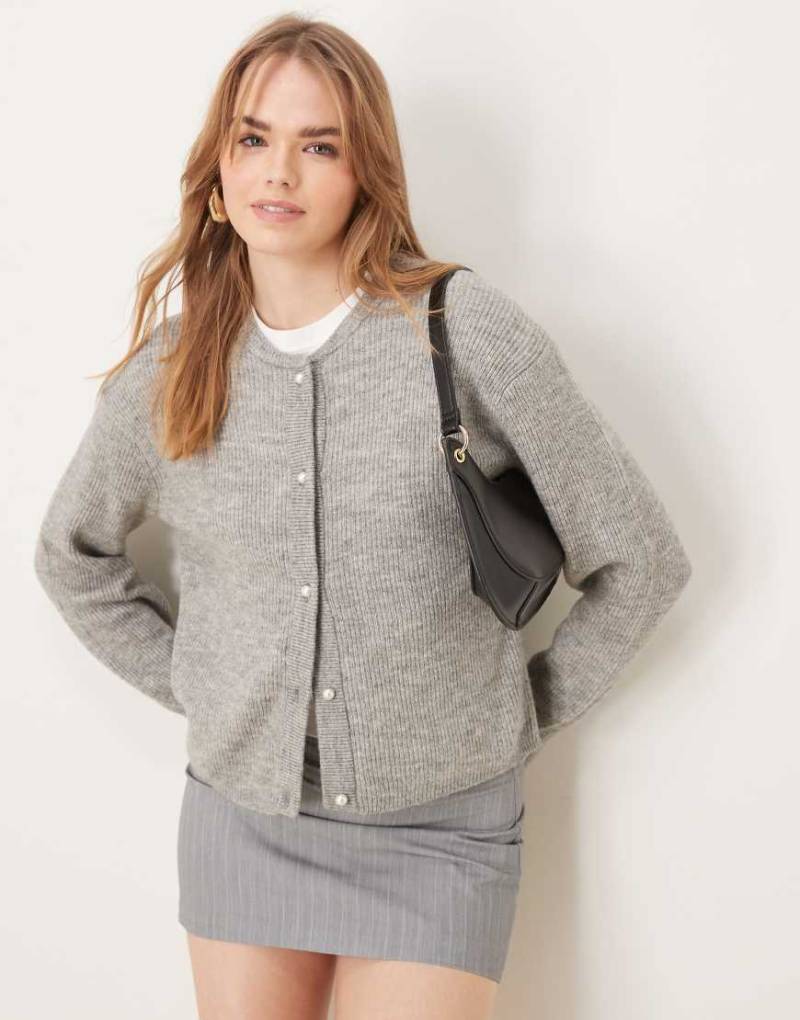 JDY - Leichte, gerippte Strickjacke in Grau von JDY