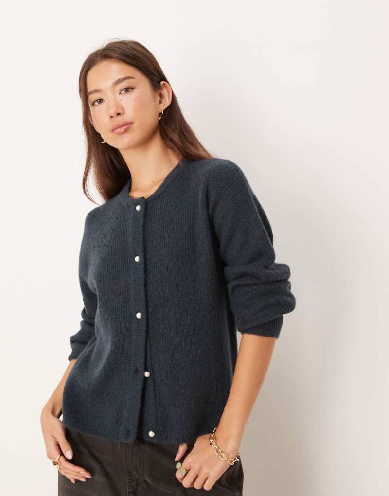 JDY - Leichte, gerippte Strickjacke in Marineblau von JDY