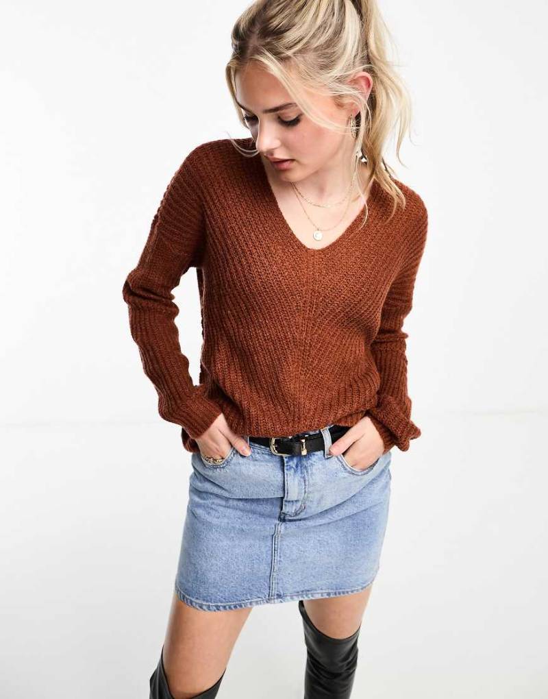 JDY - Leichter Pullover in Rost mit V-Ausschnitt-Rotbraun von JDY