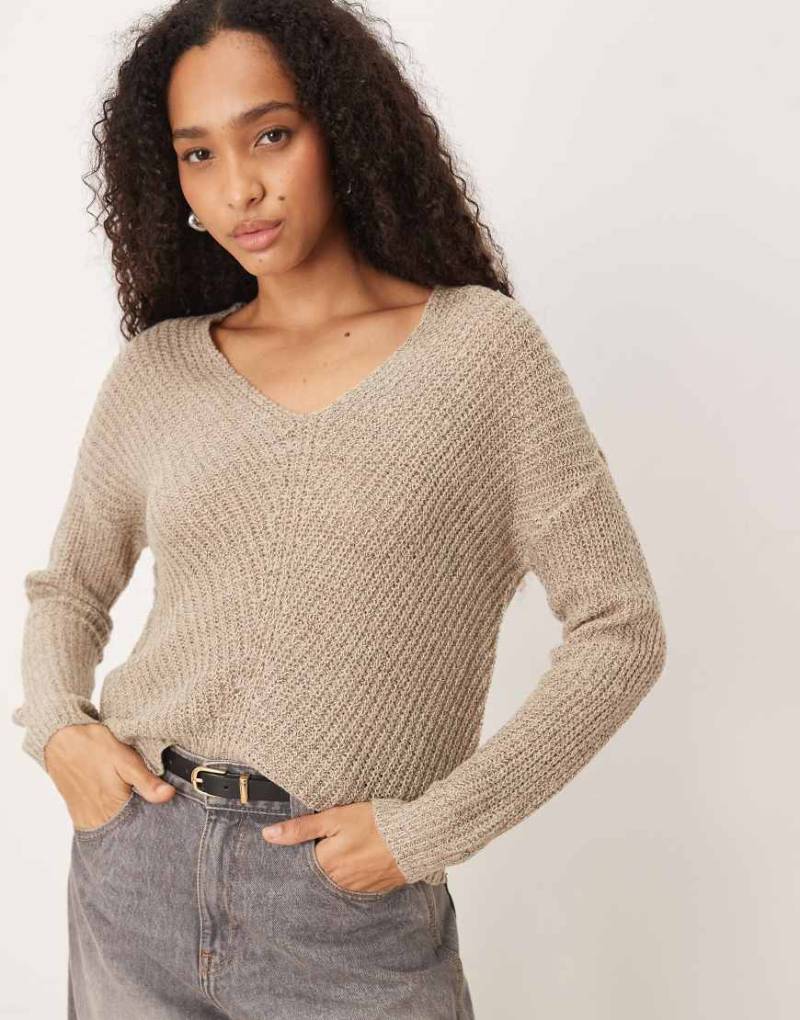 JDY - Leichter Pullover mit V-Ausschnitt in Beige-Neutral von JDY