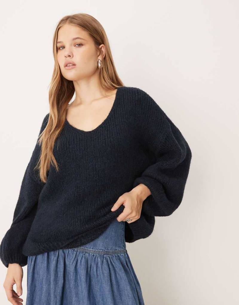 JDY - Locker geschnittener Oversize-Pullover in Marineblau-Grau von JDY