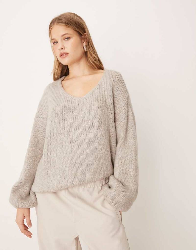JDY - Locker geschnittener Oversize-Pullover in Steingrau-Neutral von JDY