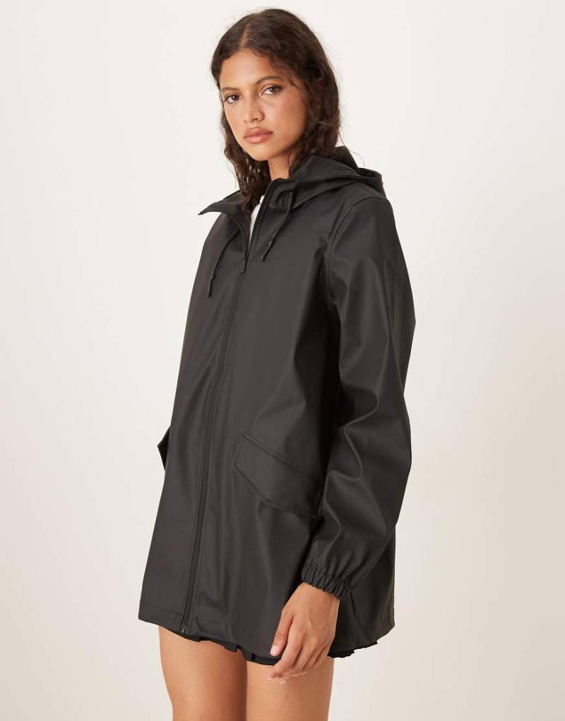 JDY - Longline-Regenmantel in Schwarz mit Kapuze JDY - Longline-Regenmantel in Schwarz mit Kapuze von JDY