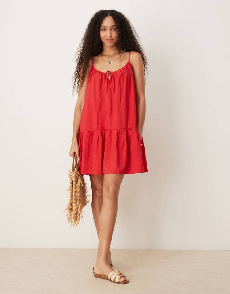 JDY - Minikleid in Rot mit abgesenktem Saum von JDY